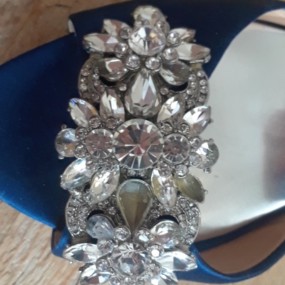 Shoes - Picture 2 of 9